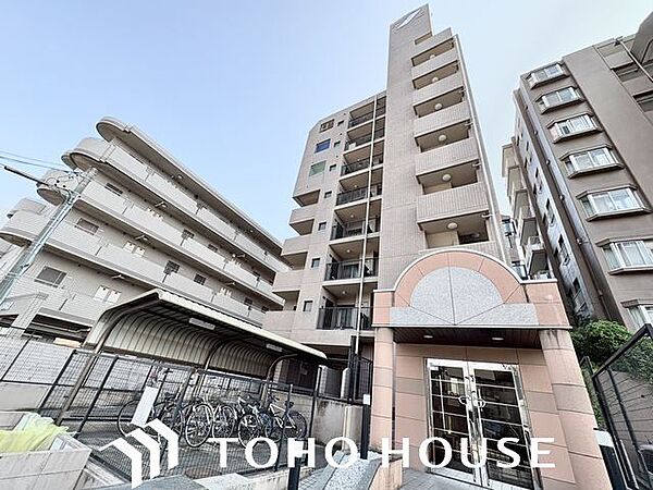 爽やかな青空の下に贅沢なほどに降り注ぐ陽光、豊かな居住性。クオリティが見事に調和した住空間。