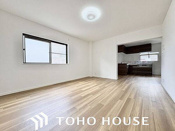 家族の温かさと陽光の暖かさ、楽しい毎日と明るい未来を予感させる「空間が織り成すひとつ先の住み心地」