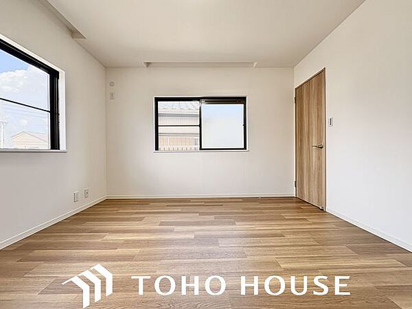 一日の疲れをいやしてくれる主寝室。時を忘れて過ごす場所として過ごせるお部屋。