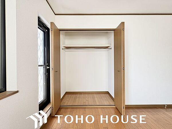 充分な収納スペースを確保。居室内に余計な家具を置く必要がないので、シンプルですっきりとした暮らし。