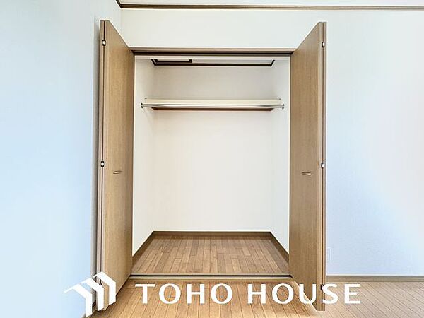 無駄を省き有効に活用した収納スペース。細々したモノを片付けられて便利です。