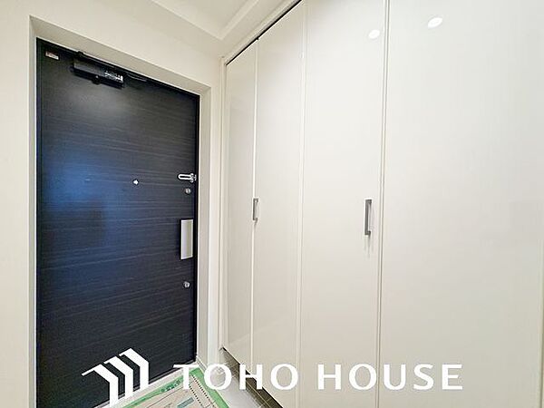 玄関はお家の顔としてすっきりとした素敵な空間に。印象のよい玄関は爽やかな住まいへの入り口です。