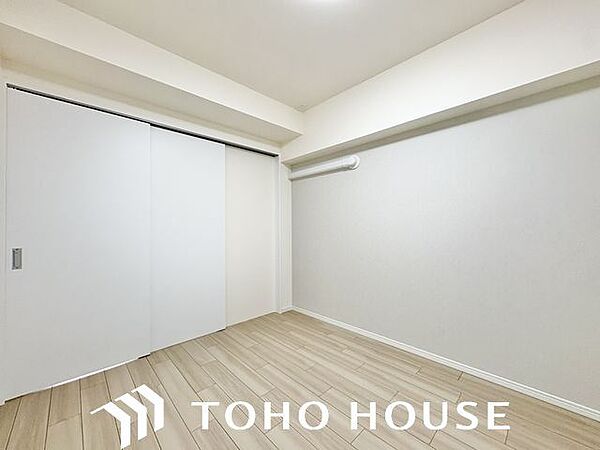 一日の疲れをいやしてくれる主寝室。時を忘れて過ごす場所として過ごせるお部屋。