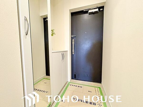 玄関はお家の顔としてすっきりとした素敵な空間に。印象のよい玄関は爽やかな住まいへの入り口です。
