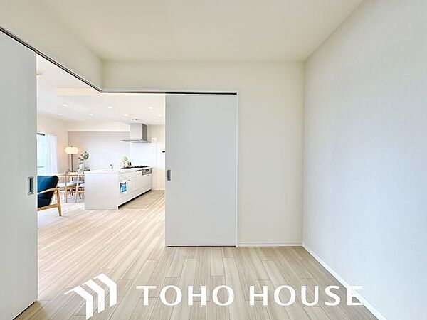 一日の疲れをいやしてくれる主寝室。時を忘れて過ごす場所として過ごせるお部屋。