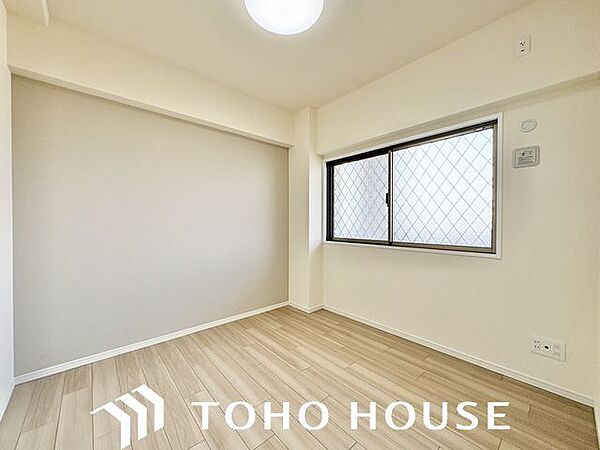 住まう方自身でカスタマイズして頂けるように「シンプル」にデザインされた室内。