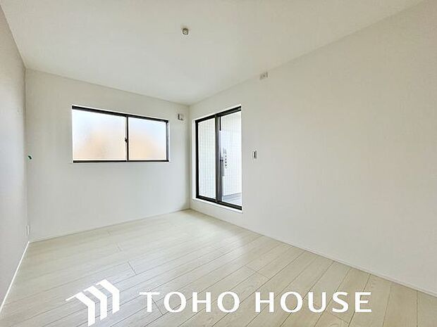 一日の疲れをいやしてくれる主寝室。時を忘れて過ごす場所として過ごせるお部屋。