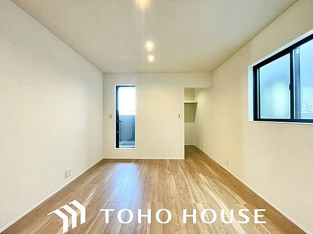 一日の疲れをいやしてくれる主寝室。時を忘れて過ごす場所として過ごせるお部屋。