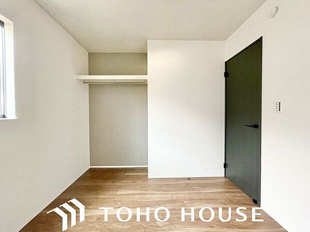 無駄を省き有効に活用した収納スペース。細々したモノを片付けられて便利です。