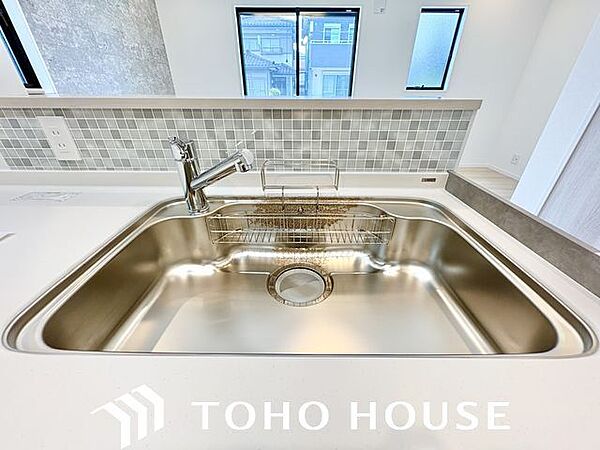 調理器具や食器類もゆったり洗えるシンクが嬉しいですね。