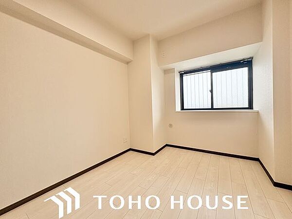 一日の疲れをいやしてくれる主寝室。時を忘れて過ごす場所として過ごせるお部屋。
