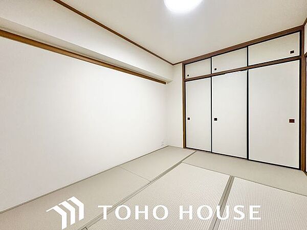和室は心落ち着く空間。家族団らんや来客時の客間等々、多目的に活用出来る便利なスペースです。