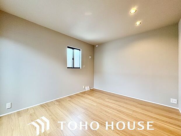 一日の疲れをいやしてくれる主寝室。時を忘れて過ごす場所として過ごせるお部屋。
