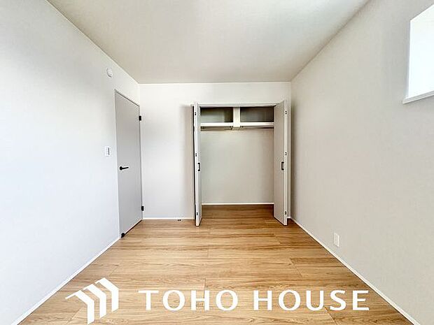 無駄を省き有効に活用した収納スペース。細々したモノを片付けられて便利です。
