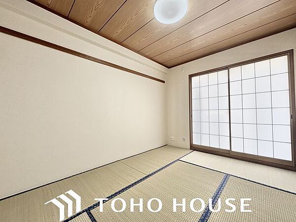 和室は心落ち着く空間。家族団らんや来客時の客間等々、多目的に活用出来る便利なスペースです。