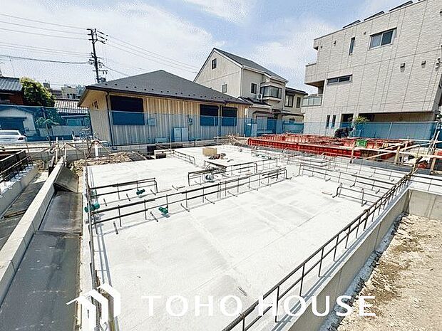 爽やかな青空の下に贅沢なほどに降り注ぐ陽光、豊かな居住性。クオリティが見事に調和した住空間。