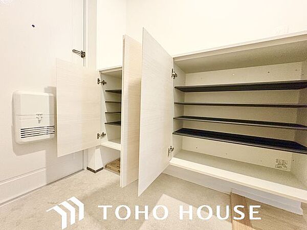 玄関横にシューズボックスがついているので、片付いた玄関がキープできます。