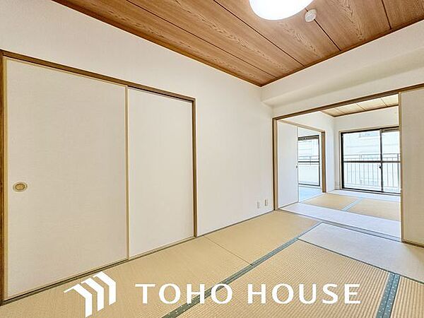 客間になったり、寝室になったりとなにかと便利な和室。