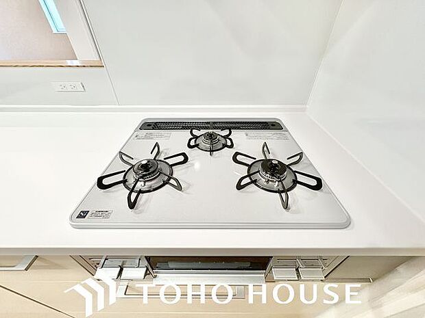 忙しいときでも一度にたくさんの料理が作れる3口コンロ。使い勝手の良さを考えました。