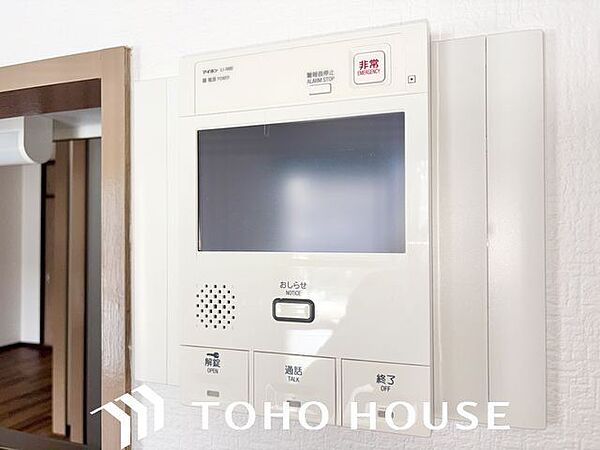モニター付インターホンあり。急な来客でも室内から顔が確認できると安心です。