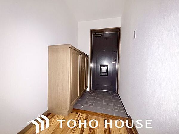 玄関はお家の顔としてすっきりとした素敵な空間に。印象のよい玄関は爽やかな住まいへの入り口です。