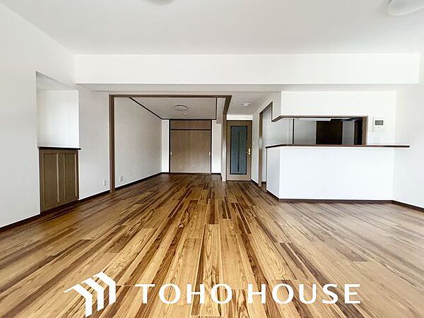お気に入りのこの場所。いつもと変わらない週末のひととき。なんでもない朝の会話さえもとっておきの時間。