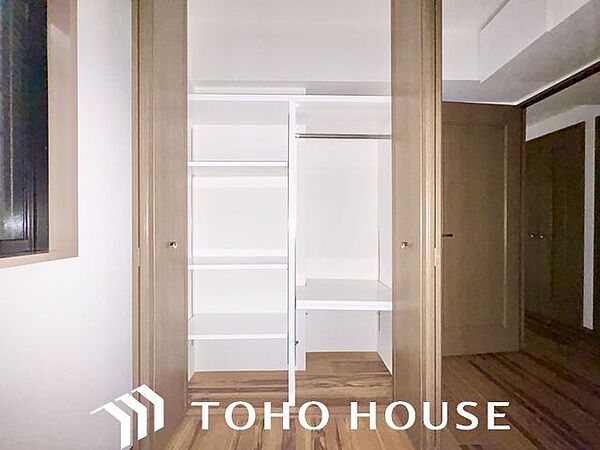 充分な収納スペースを確保。居室内に余計な家具を置く必要がないので、シンプルですっきりとした暮らし。