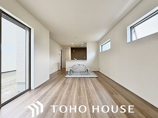 家族の温かさと陽光の暖かさ、楽しい毎日と明るい未来を予感させる「空間が織り成すひとつ先の住み心地」