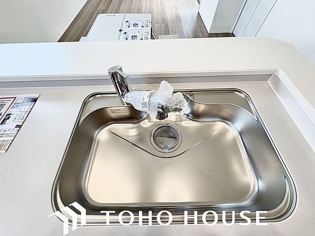 調理器具や食器類もゆったり洗えるシンクが嬉しいですね。