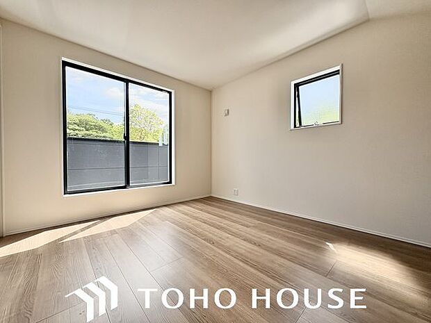一日の疲れをいやしてくれる主寝室。時を忘れて過ごす場所として過ごせるお部屋。