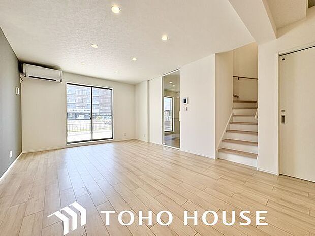 太陽の恵みを一気に受けた明るくあたたかいお住まい。吹きぬける風を感じながら爽やかで風通しの良い暮らし。