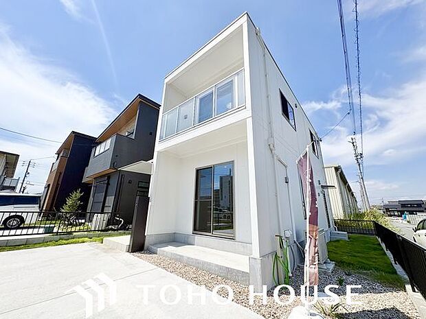 爽やかな青空の下に贅沢なほどに降り注ぐ陽光、豊かな居住性。クオリティが見事に調和した住空間。