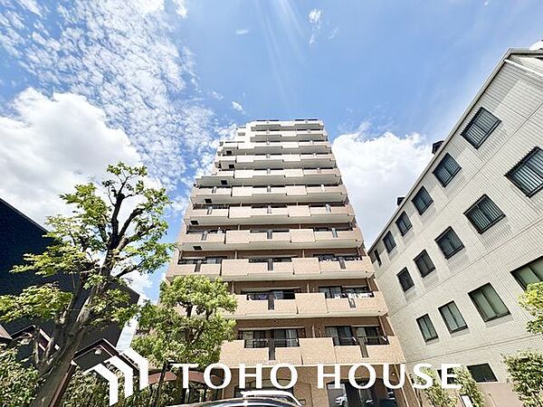 爽やかな青空の下に贅沢なほどに降り注ぐ陽光、豊かな居住性。クオリティが見事に調和した住空間。