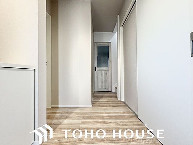 毎日出入りに使う玄関は外出する時は爽やかに、帰宅するときはホッとする落ち着いた空間へ。