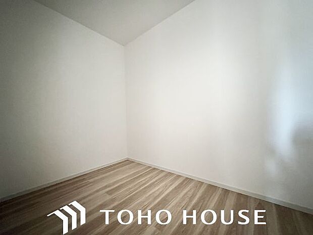 収納にゆとりが持てるホールクロークも付いています。