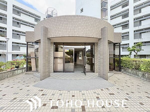 外と内をつなぐエントランスは、まさに顔となる場所。満ち足りたプライベートシーンへと誘う気品があります。