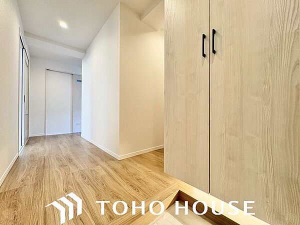 玄関はお家の顔としてすっきりとした素敵な空間に。印象のよい玄関は爽やかな住まいへの入り口です。