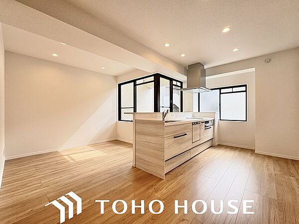 洗練されたデザインと機能性が織りなすこだわりの住空間。ゆったりとした時間をお過ごしください。