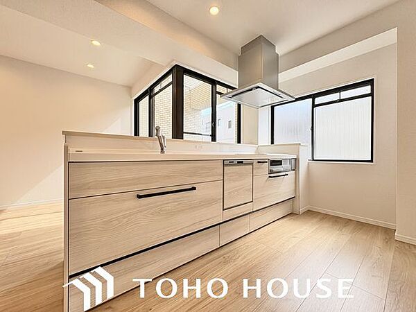 毎日をもっと軽やかに、キッチンワークをもっと効率的に。人に寄り添った美しい道具、使いこなす楽しみも。