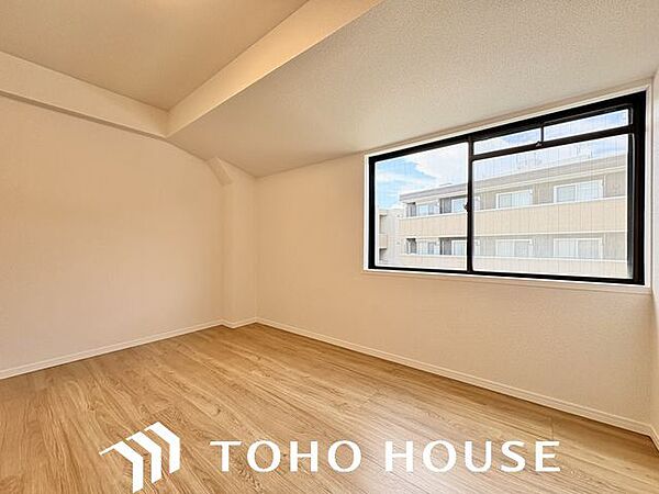 一日の疲れをいやしてくれる主寝室。時を忘れて過ごす場所として過ごせるお部屋。