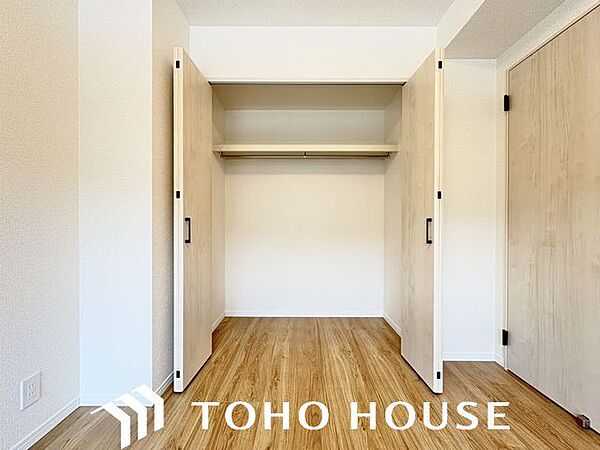 無駄を省き有効に活用した収納スペース。細々したモノを片付けられて便利です。