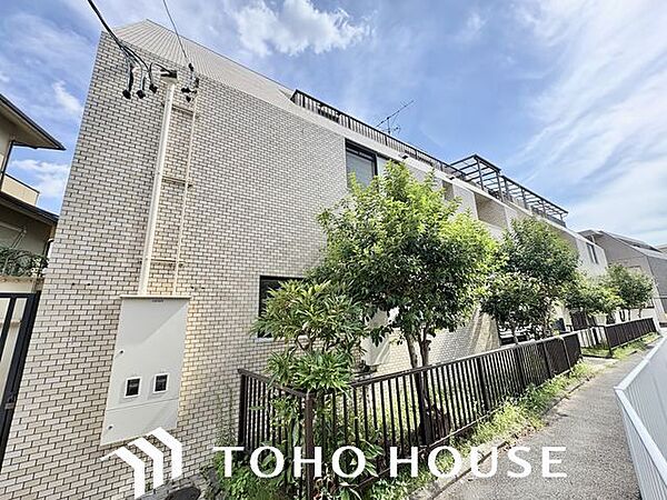 爽やかな青空の下に贅沢なほどに降り注ぐ陽光、豊かな居住性。クオリティが見事に調和した住空間。