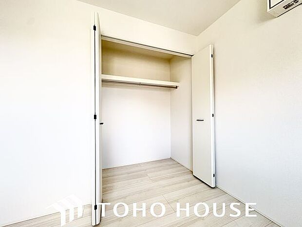 無駄を省き有効に活用した収納スペース。細々したモノを片付けられて便利です。