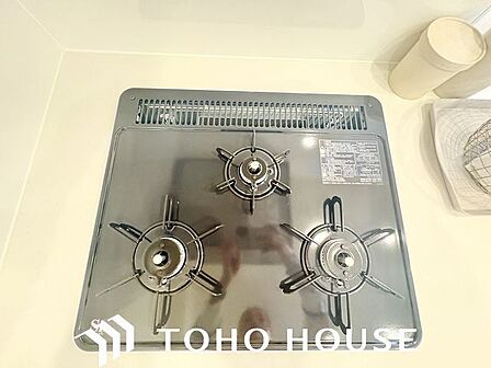 忙しいときでも一度にたくさんの料理が作れる3口コンロ。使い勝手の良さを考えました。