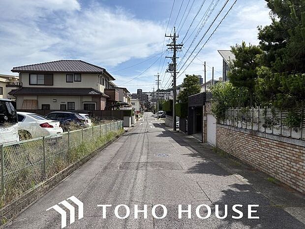 お住まい探しの中で是非チェックして頂きたいのが、前面道路の交通量と安全性、周辺の幹線道路の状況、抜け道等の状況です。毎日通る場所だからこそ、ご納得頂ける環境であってほしいと思います。