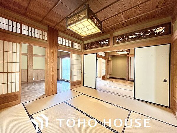 客間になったり、寝室になったりとなにかと便利な和室。