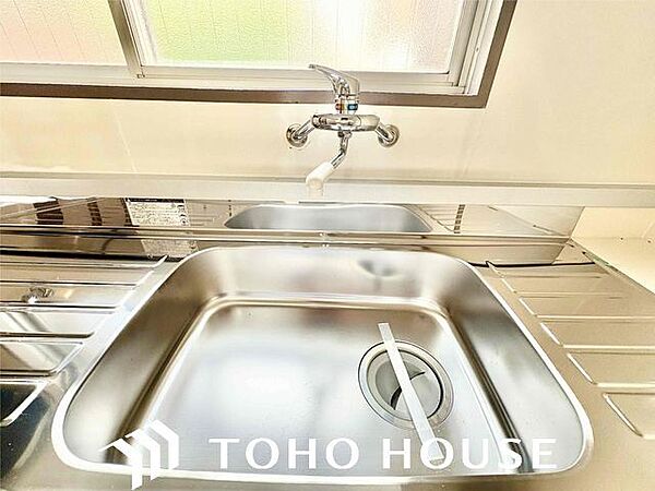 調理器具や食器類もゆったり洗えるシンクが嬉しいですね。