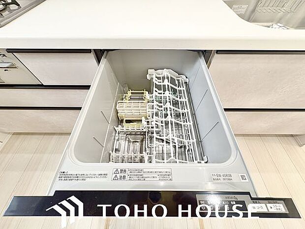 食器を洗っている間にお掃除など、様々なシーンで家事の時短に役立つビルトイン食洗機。