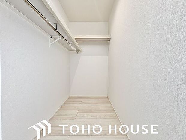 収納便利なウォークインクロゼットを備えた住まい。
