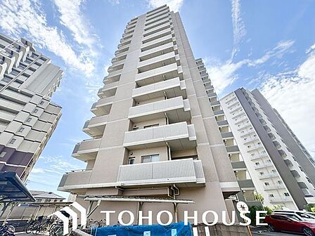 爽やかな青空の下に贅沢なほどに降り注ぐ陽光、豊かな居住性。クオリティが見事に調和した住空間。